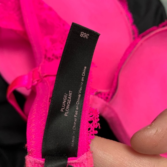 Victoria’s Secret Hot Pink Lace & Gray Plunge Bra - Picture 8 of 9